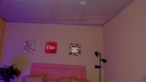 Snapshot of keyla_roberts_ chatting on March 9, 3:49 pm Adhara. Help me reach 100 likes online show from March 9, 3:49 pm