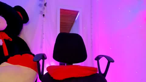 Keyth  online show from February 7, 8:42 pm