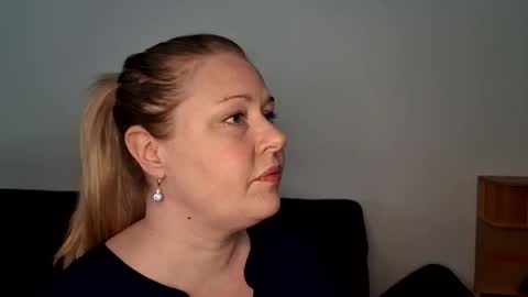 khaleesi0890 online show from November 13, 8:39 am