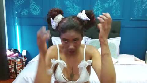 khatiusca_ online show from July 20, 1:57 pm
