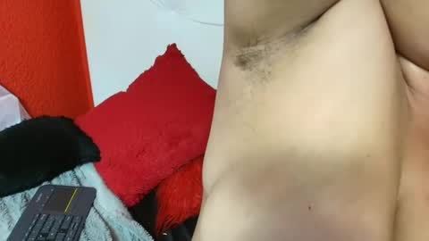 Snapshot of khloe_tommson_ chatting on October 25, 5:02 pm khloe_tommson_ online show from October 25, 5:02 pm