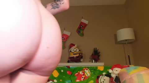 Snapshot of khloeexoxo chatting on December 19, 12:24 am Khloe online show from December 19, 12:24 am