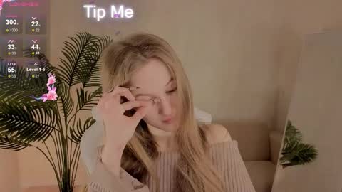 kianawhite online show from November 20, 9:19 am