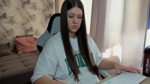 kianna_dior_ online show from April 7, 9:44 am