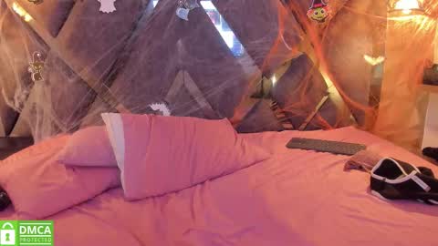 kiara_velvet__ online show from October 29, 5:42 am