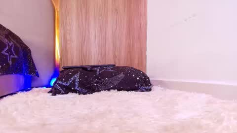 kiaralopez_ online show from March 28, 8:27 am