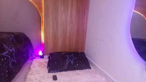 kiaralopez_ online show from March 19, 3:23 am