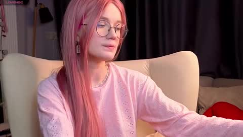 kiki_blue_eyes online show from January 15, 4:32 am