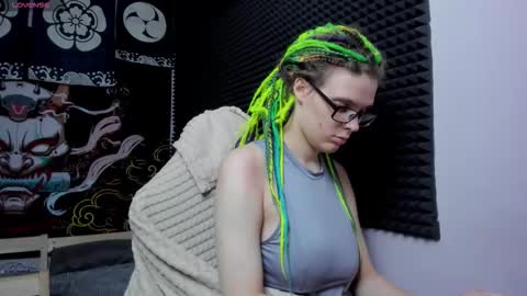 Snapshot of kiki_krash chatting on September 16, 10:39 am Kiki online show from September 16, 10:39 am