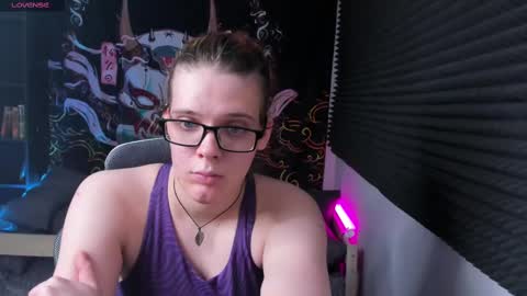 Snapshot of kiki_krash chatting on March 5, 2:12 pm Kiki online show from March 5, 2:12 pm