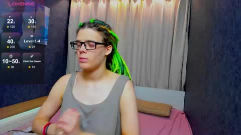 Snapshot of kiki_krash chatting on October 3, 10:12 am Kiki online show from October 3, 10:12 am