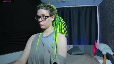 Snapshot of kiki_krash chatting on September 27, 10:02 am Kiki online show from September 27, 10:02 am