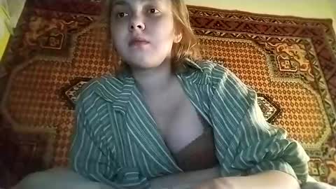 kikibang_ online show from February 22, 6:43 pm