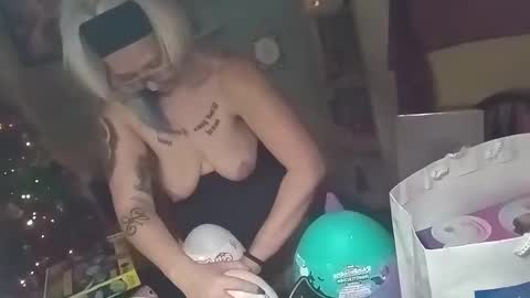 kikilovespartylights online show from December 21, 12:49 pm