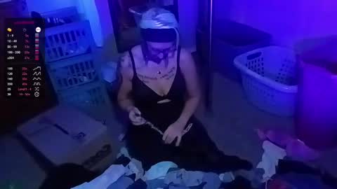 kikilovespartylights online show from January 1, 7:52 am