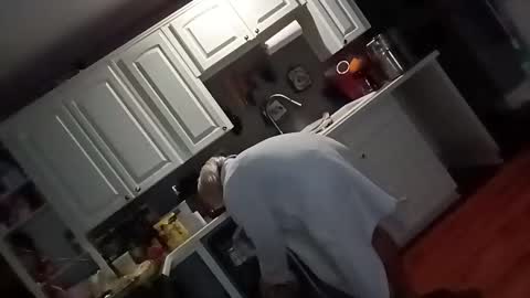 kikilovespartylights online show from February 16, 9:37 am