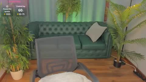 Snapshot of kim_lyn chatting on March 1, 5:42 am KIM online show from March 1, 5:42 am