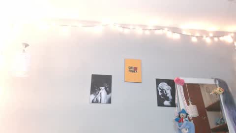 Kim  Yuk online show from January 7, 10:30 pm