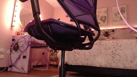 Kimberly 1200-1900 GMT-5 online show from October 2, 9:13 pm