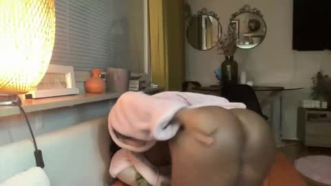 kimberlyee online show from February 11, 6:34 pm