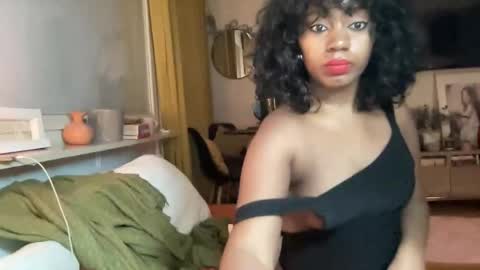 kimberlyee online show from February 12, 7:39 pm