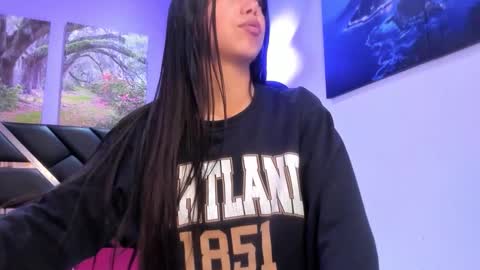 Kimberly Villalobos online show from November 19, 11:53 am