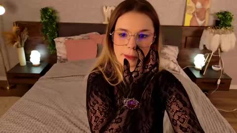 KimEvanss online show from April 24, 11:12 am