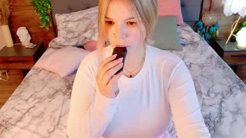 KimEvanss online show from May 26, 6:30 am