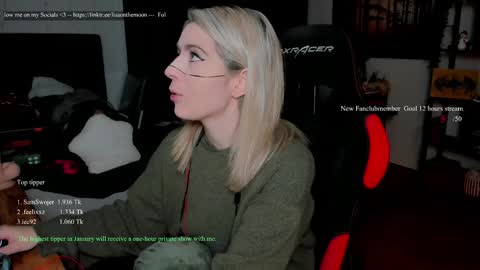 Wolfs Girl online show from January 10, 2:44 pm