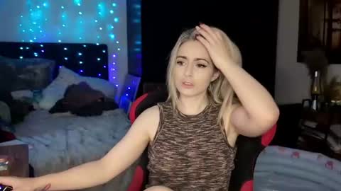 Wolfs Girl online show from July 1, 3:42 pm