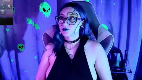   online show from December 1, 1:53 pm