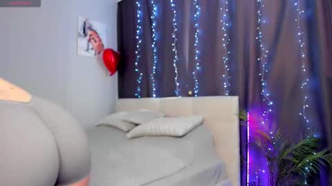 kimmy1_powell online show from November 20, 4:11 am