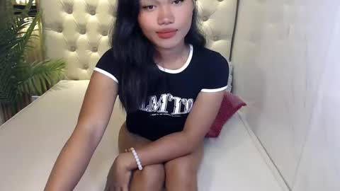 Snapshot of kina_greyx chatting on October 19, 5:12 am kina online show from October 19, 5:12 am