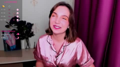 Snapshot of kindhazelhere_ chatting on September 12, 7:05 pm Hazel online show from September 12, 7:05 pm