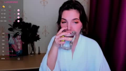 Snapshot of kindhazelhere_ chatting on September 27, 8:39 pm Hazel online show from September 27, 8:39 pm