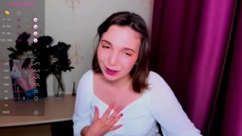 Snapshot of kindhazelhere_ chatting on September 10, 6:09 pm Hazel online show from September 10, 6:09 pm
