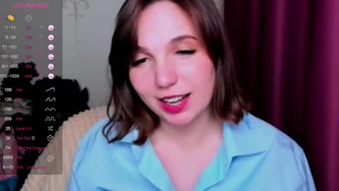 Snapshot of kindhazelhere_ chatting on March 5, 1:52 am Hazel online show from March 5, 1:52 am