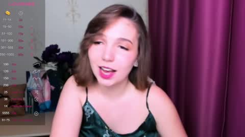 Snapshot of kindhazelhere_ chatting on March 12, 8:09 pm Hazel online show from March 12, 8:09 pm