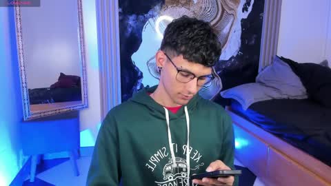  A L E X  online show from April 1, 4:35 am