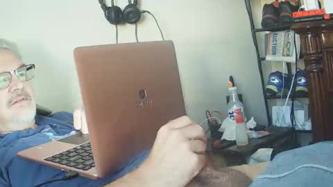 kingtongue10 online show from December 19, 8:48 pm