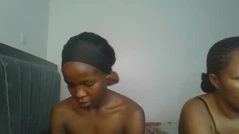 Snapshot of kinky_aria chatting on October 12, 7:27 pm kinky_aria online show from October 12, 7:27 pm