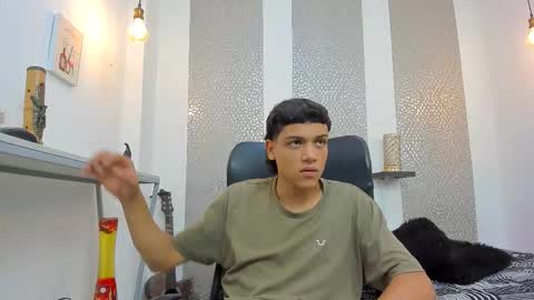 Snapshot of kinky_spice69 chatting on October 1, 7:35 pm online show from October 1, 7:35 pm