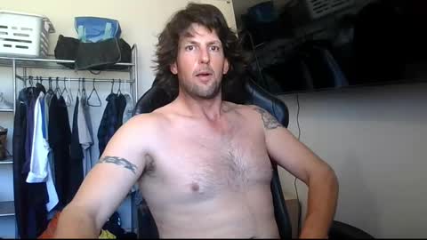 Snapshot of kinkybinerd chatting on February 1, 3:19 am Horny Bloomy online show from February 1, 3:19 am