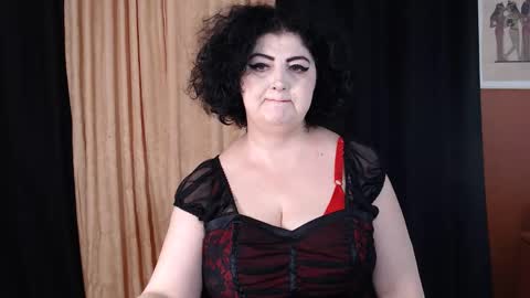 Snapshot of kinkyblacky chatting on October 3, 9:39 am MistressBlacky online show from October 3, 9:39 am