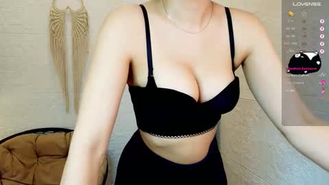 kira_energy online show from September 27, 2:31 am