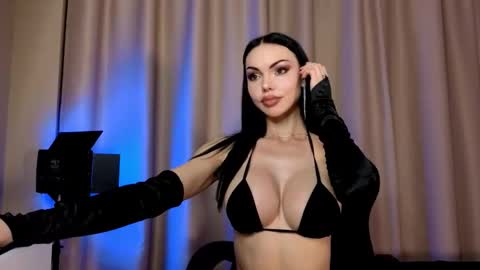 Snapshot of kira_mmr chatting on October 15, 7:26 pm Kira and friends online show from October 15, 7:26 pm