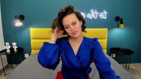 KIRA online show from April 14, 8:50 am