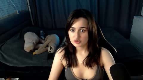 Snapshot of kira_yammy chatting on October 23, 10:43 pm Kira follow me online show from October 23, 10:43 pm