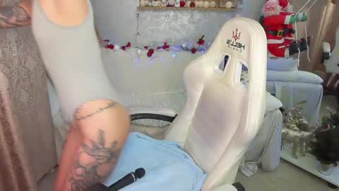 kiraagray online show from January 13, 2:25 pm