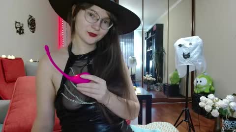 KiraGoldens online show from October 27, 7:19 am